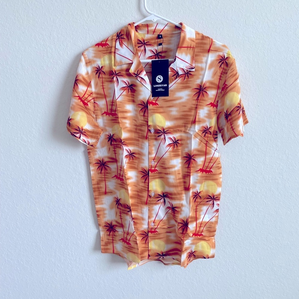 Logeeyar Mens size Small, tropical/Hawaiian collared shirt Sleeve shirt.  NWT
